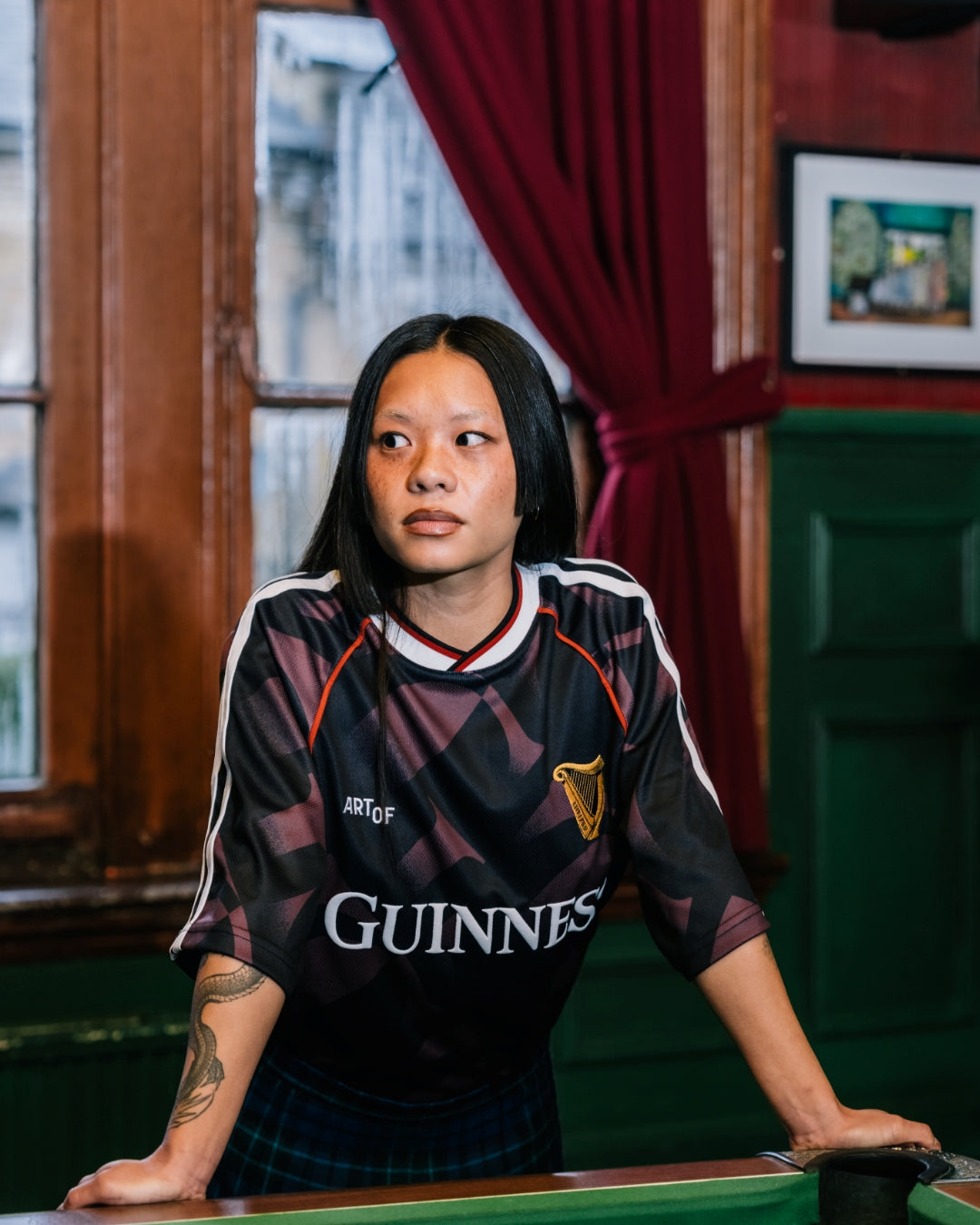 GUINNESSギネスビールダックジャケット刺繍ロゴグランジユニセックスカーキМ ART OF x Guinness Season 2 Football Shirt | Burgundy Football Top